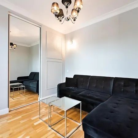 Wola Black&white Studio