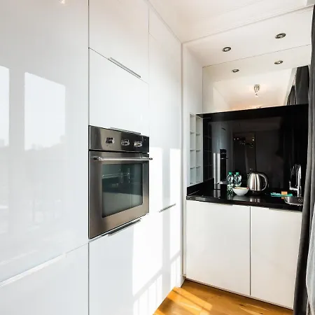 Wola Black&white Studio Apartment
