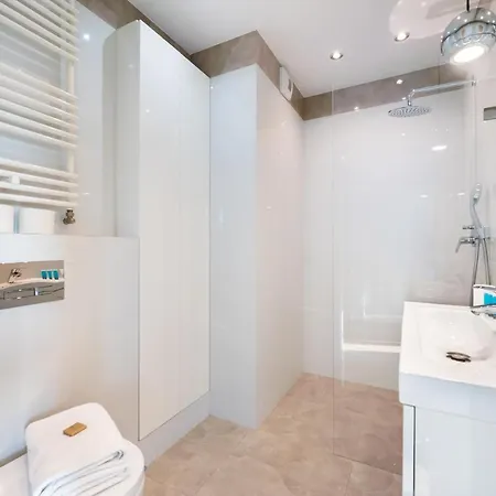 Apartment Wola Black&white Studio